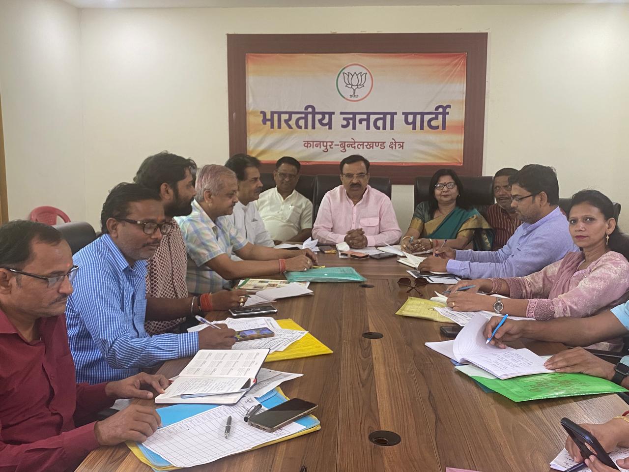 बैठक योय दौरान संबोधित करते प्रकाश पाल बैठक योय दौरान संबोधित करते प्रकाश पाल