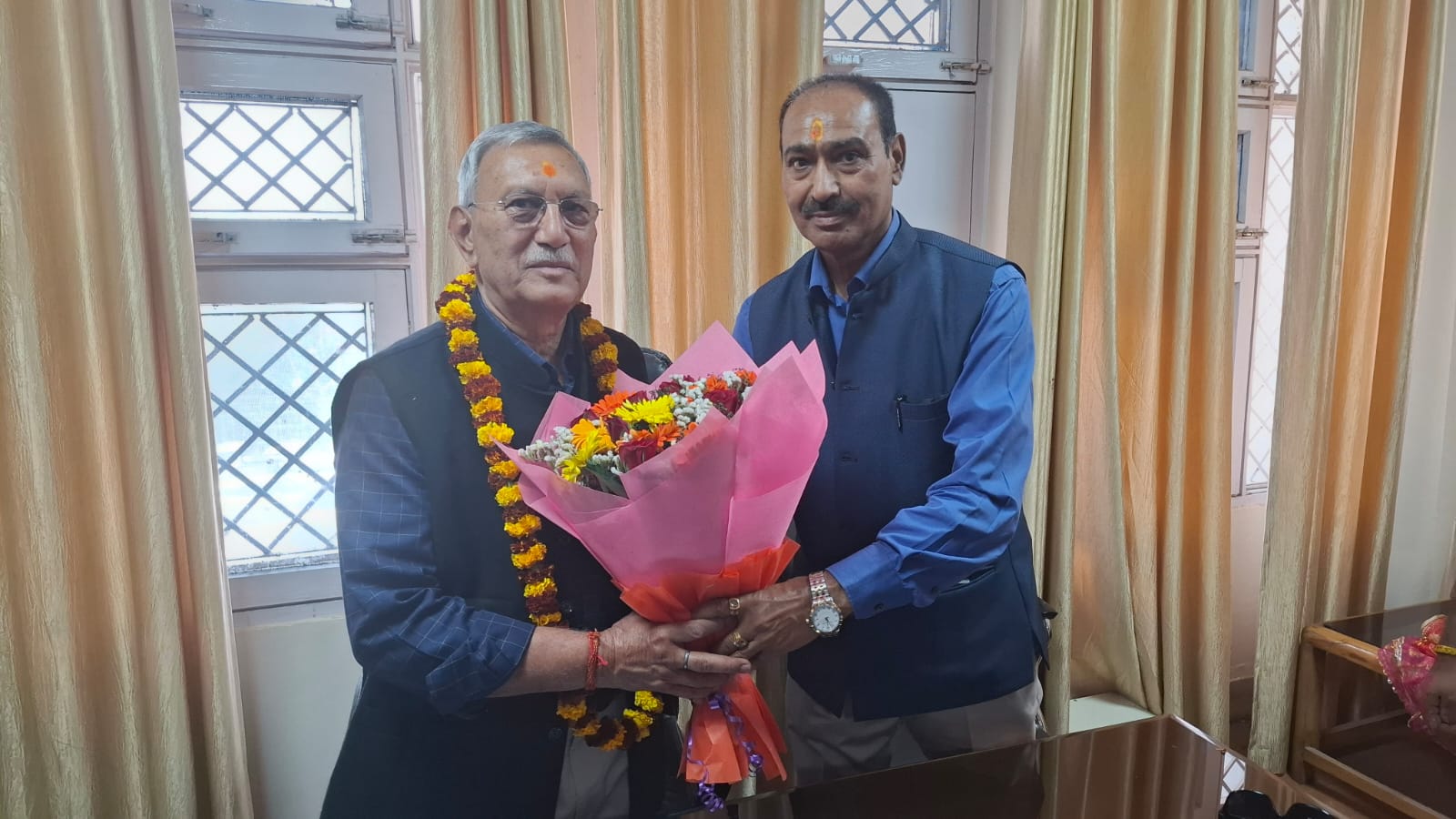 डॉ. पठानिया ने जम्मू-कश्मीर धर्मार्थ ट्रस्ट के अध्यक्ष का पदभार संभाला डॉ. पठानिया ने जम्मू-कश्मीर धर्मार्थ ट्रस्ट के अध्यक्ष का पदभार संभाला