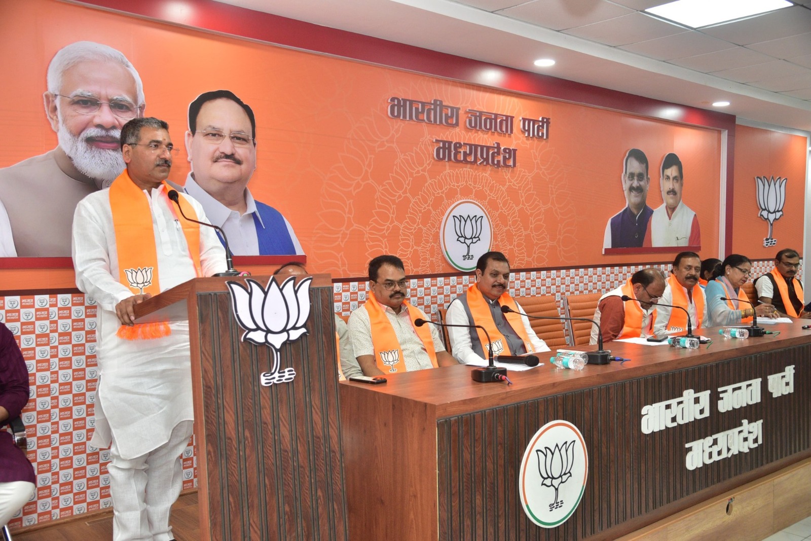 प्रदेश संगठन महामंत्री हितानंद ने प्रदेश कार्यालय में भोपाल जिले की बैठक को संबोधित किया प्रदेश संगठन महामंत्री हितानंद ने प्रदेश कार्यालय में भोपाल जिले की बैठक को संबोधित किया