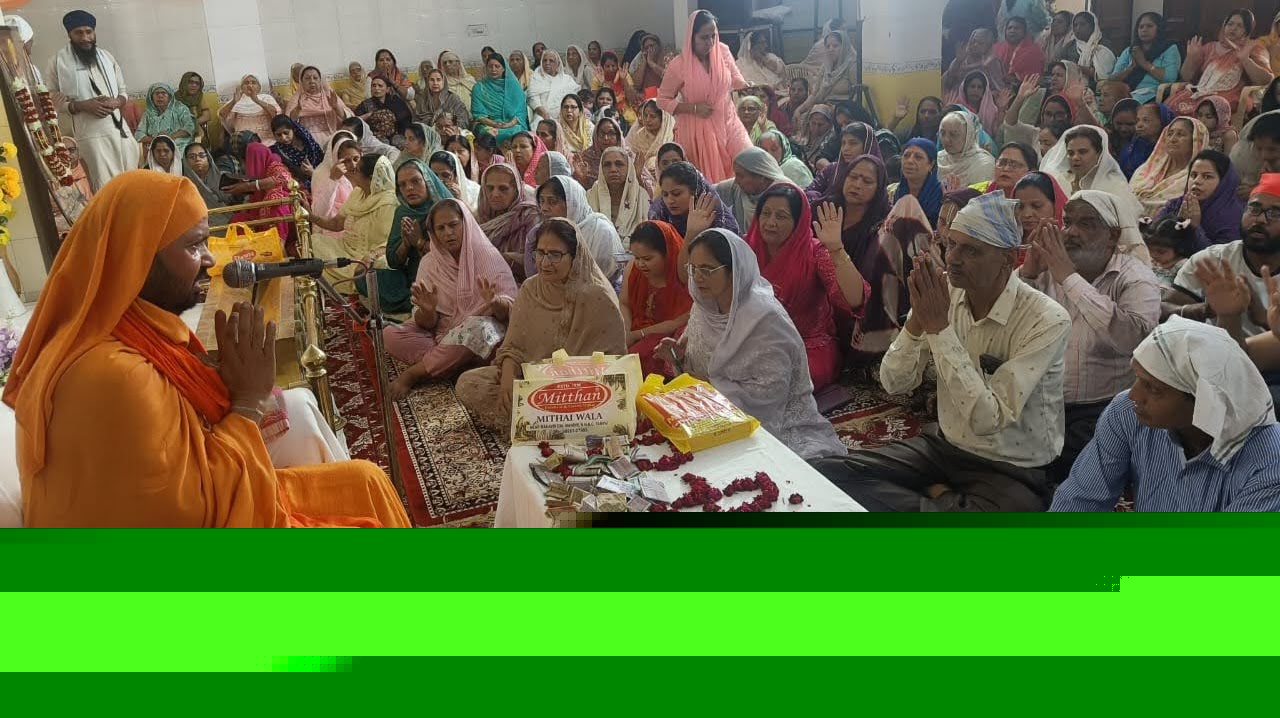 पानीपत में हरिद्वारा मंदिर में प्रवचन करते स्वामी दयानंद सरस्वती पानीपत में हरिद्वारा मंदिर में प्रवचन करते स्वामी दयानंद सरस्वती