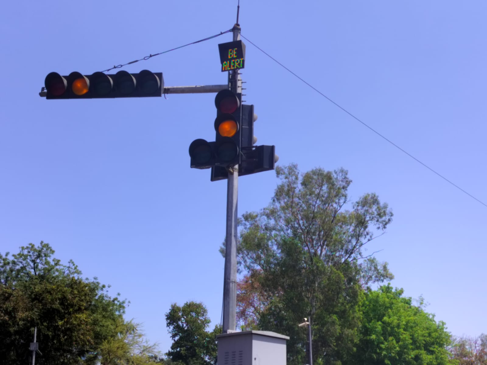 ट्रैफिक सिग्नल (फाइल फोटो) ट्रैफिक सिग्नल (फाइल फोटो)