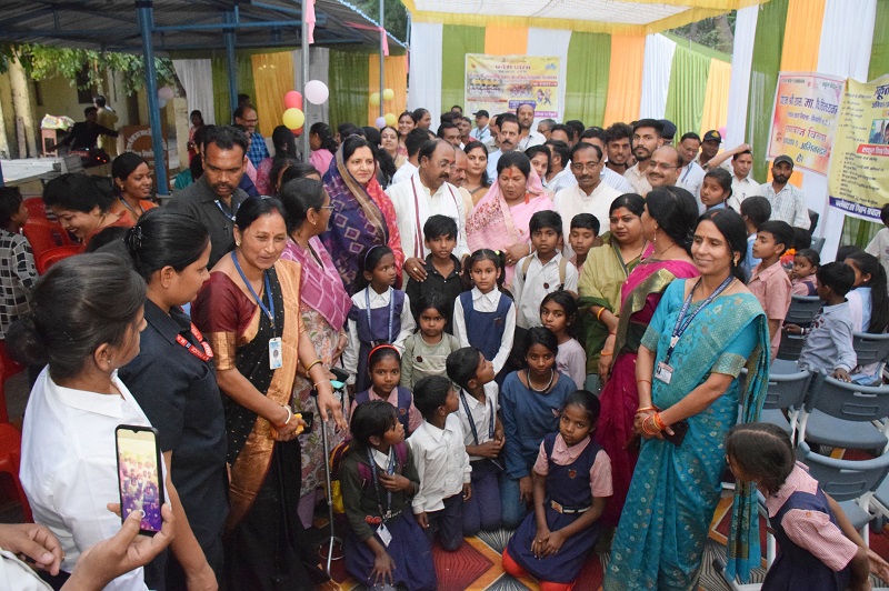 सिंगरौली में मंत्री संपतिया उइके ने स्कूल चले हम अभियान का किया शुभारंभ सिंगरौली में मंत्री संपतिया उइके ने स्कूल चले हम अभियान का किया शुभारंभ