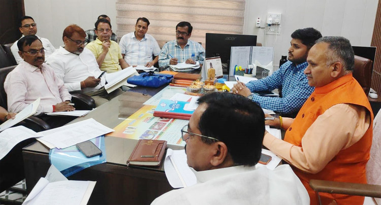 सोनीपत: मेयर राजीव जैन नगर निगम की वित्त एवं अनुबंध समिति बैठक की अध्यक्षता करते हुए। सोनीपत: मेयर राजीव जैन नगर निगम की वित्त एवं अनुबंध समिति बैठक की अध्यक्षता करते हुए।