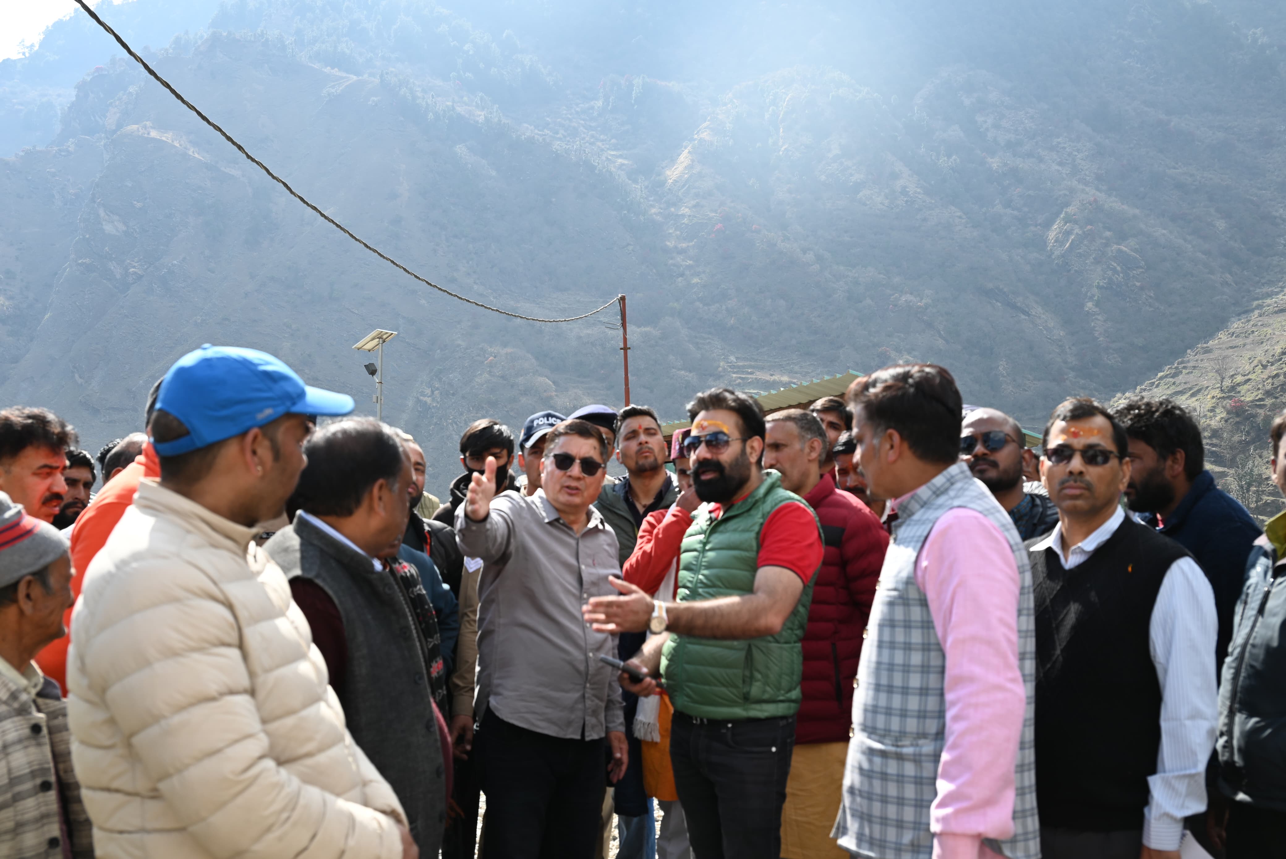 यमुनोत्री मार्ग पर विभिन्न व्यवस्थाओं का स्थलीय निरीक्ष किया सचिव खैरवाल ने यमुनोत्री मार्ग पर विभिन्न व्यवस्थाओं का स्थलीय निरीक्ष किया सचिव खैरवाल ने