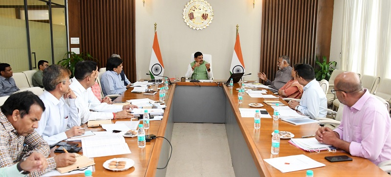 समीक्षा बैठक लेते हुए मुख्यमंत्री डॉ. मोहन यादव समीक्षा बैठक लेते हुए मुख्यमंत्री डॉ. मोहन यादव