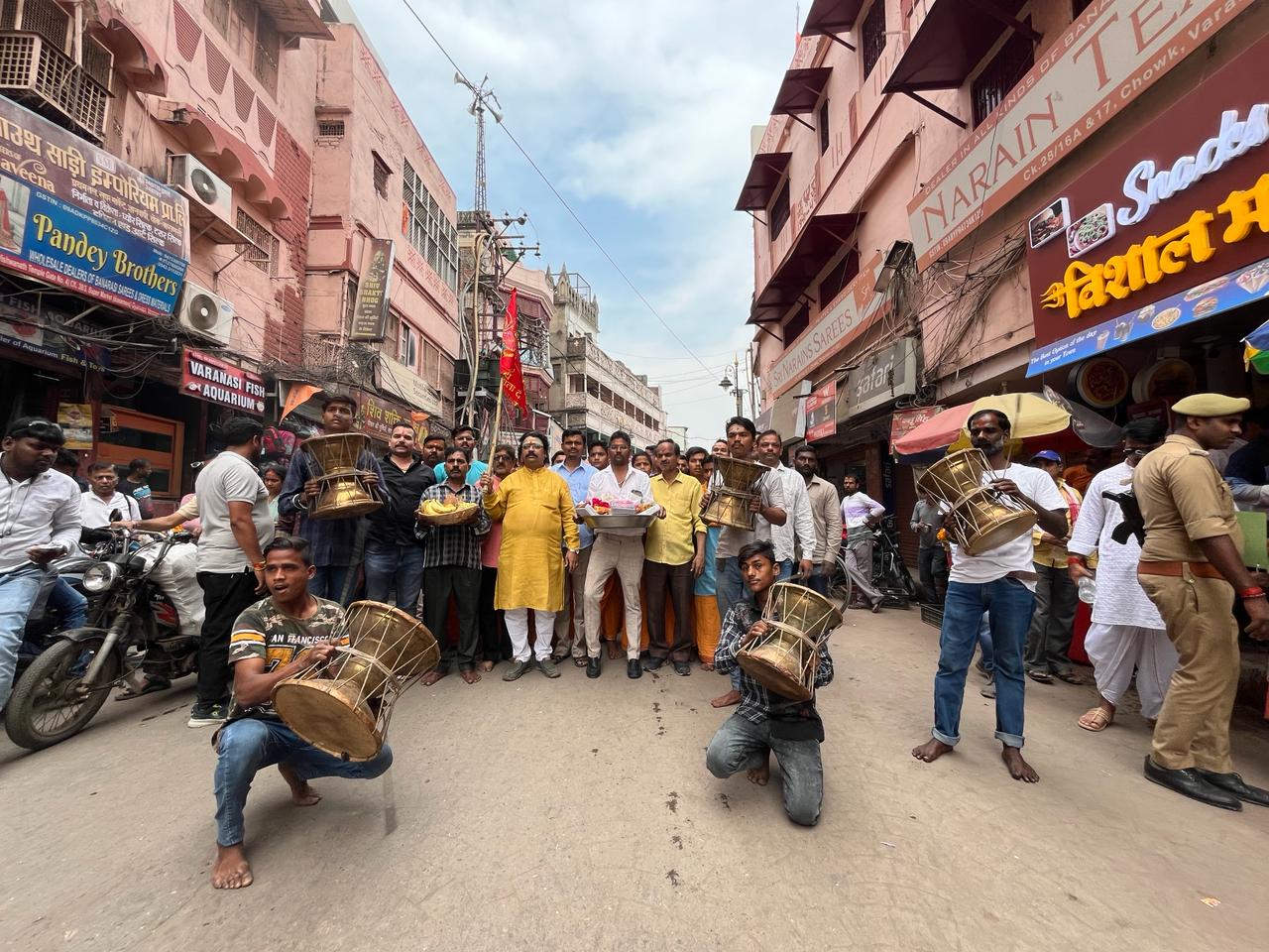 माता श्रृंगार गौरी के दर्शन के लिए उमड़े श्रद्धालु माता श्रृंगार गौरी के दर्शन के लिए उमड़े श्रद्धालु