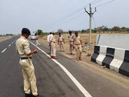 घटनास्थल पर माैजूद पुलिस घटनास्थल पर माैजूद पुलिस