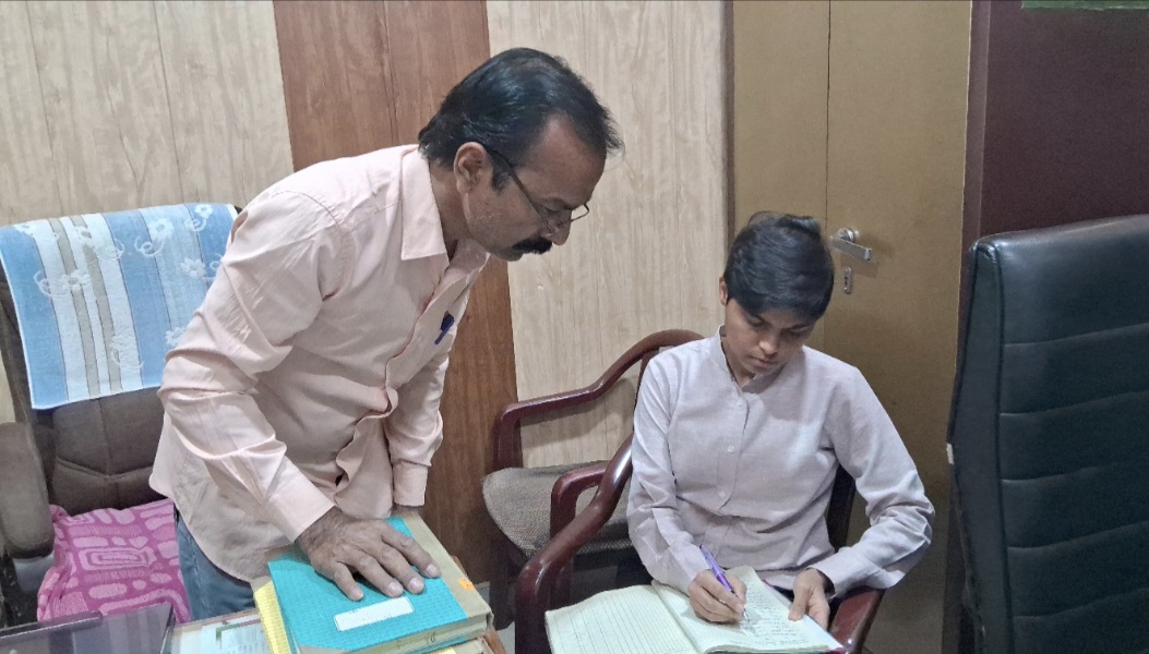 निरीक्षण करते हुए डीसी