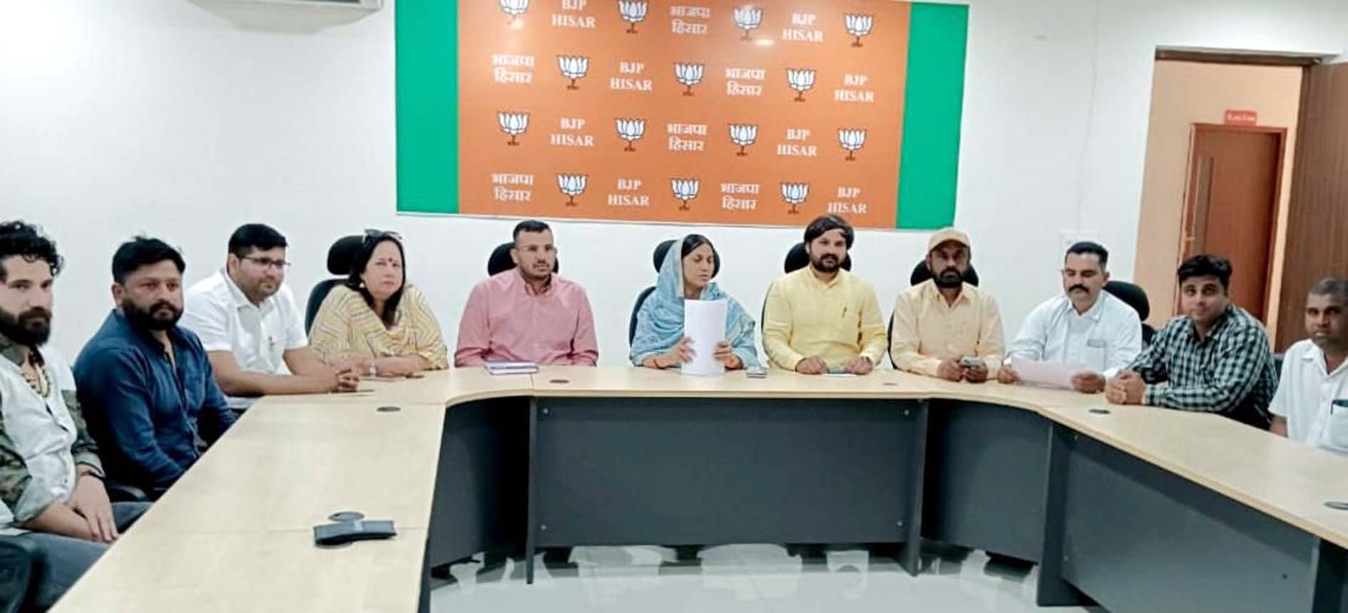 बैठक को संबोधित करते जिला अध्यक्ष डॉ. आशा खेदड़। बैठक को संबोधित करते जिला अध्यक्ष डॉ. आशा खेदड़।