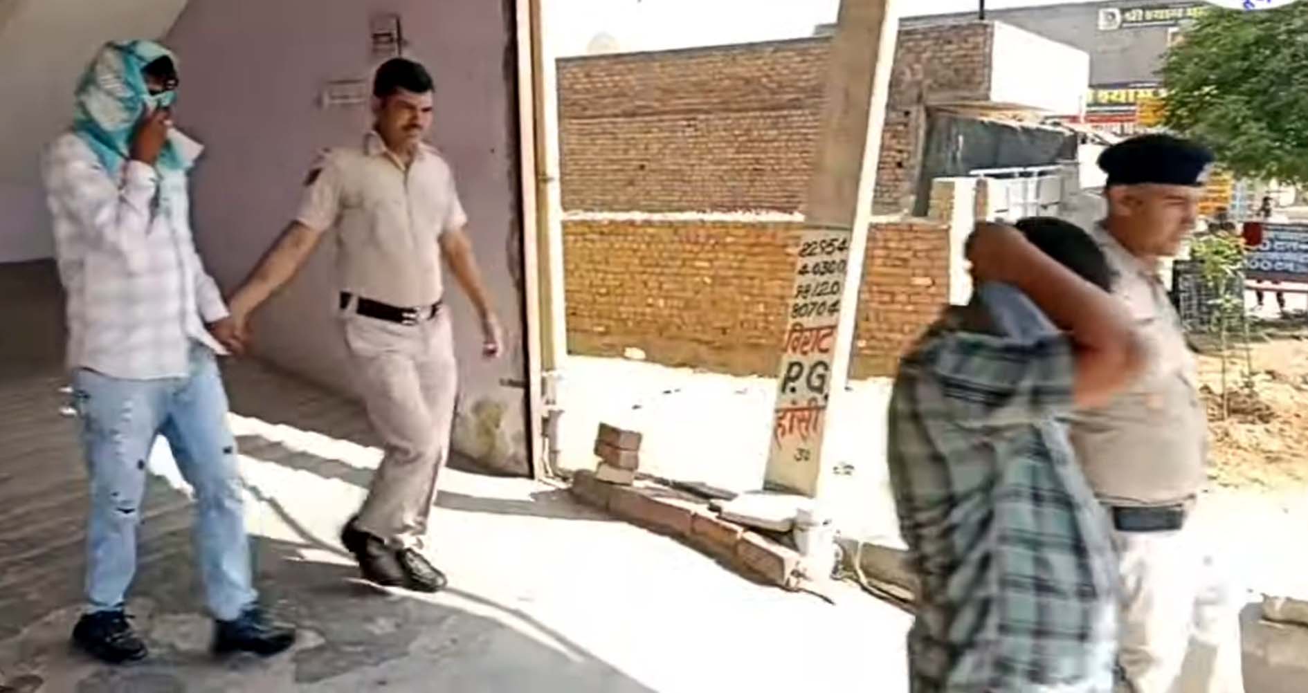 होटल में देह-व्यापार के आरोप में पकड़ी गई महिला व युवकों को पकड़ कर ले जाती पुलिस। होटल में देह-व्यापार के आरोप में पकड़ी गई महिला व युवकों को पकड़ कर ले जाती पुलिस।