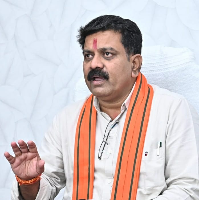 उप मुख्यमंत्री विजय शर्मा की प्रेस वार्ता उप मुख्यमंत्री विजय शर्मा की प्रेस वार्ता