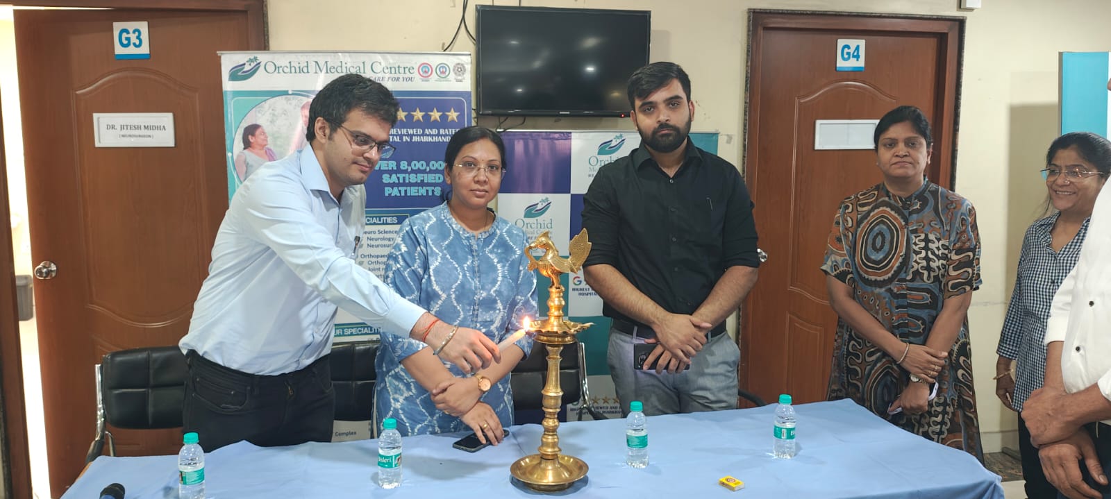उद्घाटन करते चिकित्सक उद्घाटन करते चिकित्सक