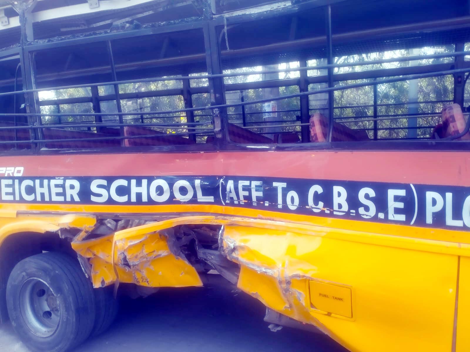 हादसे के बाद क्षतिग्रस्त बस का दृश्य हादसे के बाद क्षतिग्रस्त बस का दृश्य