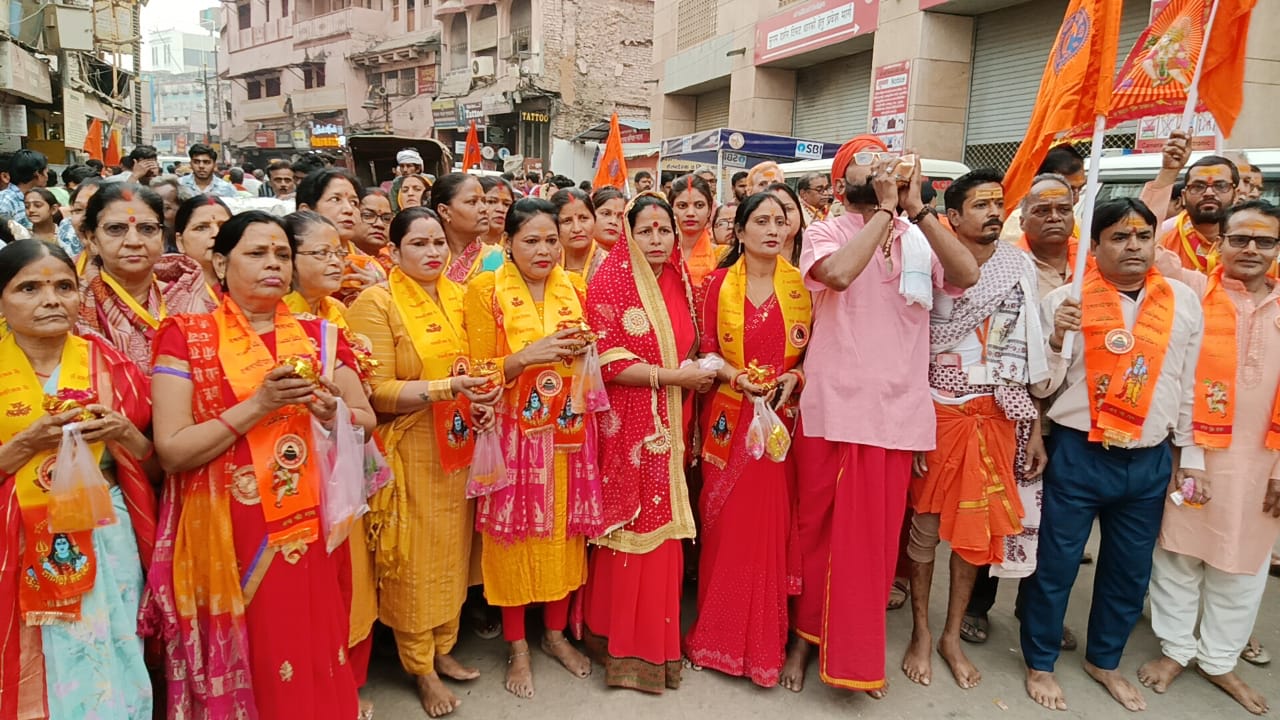 माता श्रृंगार गौरी के दर्शन के लिए उमड़े श्रद्धालु माता श्रृंगार गौरी के दर्शन के लिए उमड़े श्रद्धालु