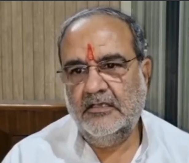 भाजपा उप्र के प्रदेश अध्यक्ष चौधरी भूपेंद्र सिंह ने गुरुवार रात्रि में मुरादाबाद में पीडब्ल्यूडी गेस्ट हाऊस में पत्रकारों को संबोधित करते हुए । भाजपा उप्र के प्रदेश अध्यक्ष चौधरी भूपेंद्र सिंह ने गुरुवार रात्रि में मुरादाबाद में पीडब्ल्यूडी गेस्ट हाऊस में पत्रकारों को संबोधित करते हुए ।