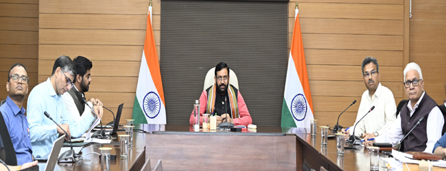हरियाणा के मुख्यमंत्री नायब सैनी वीसी के माध्यम से अधिकारियाें की बैठक लेते हुए हरियाणा के मुख्यमंत्री नायब सैनी वीसी के माध्यम से अधिकारियाें की बैठक लेते हुए