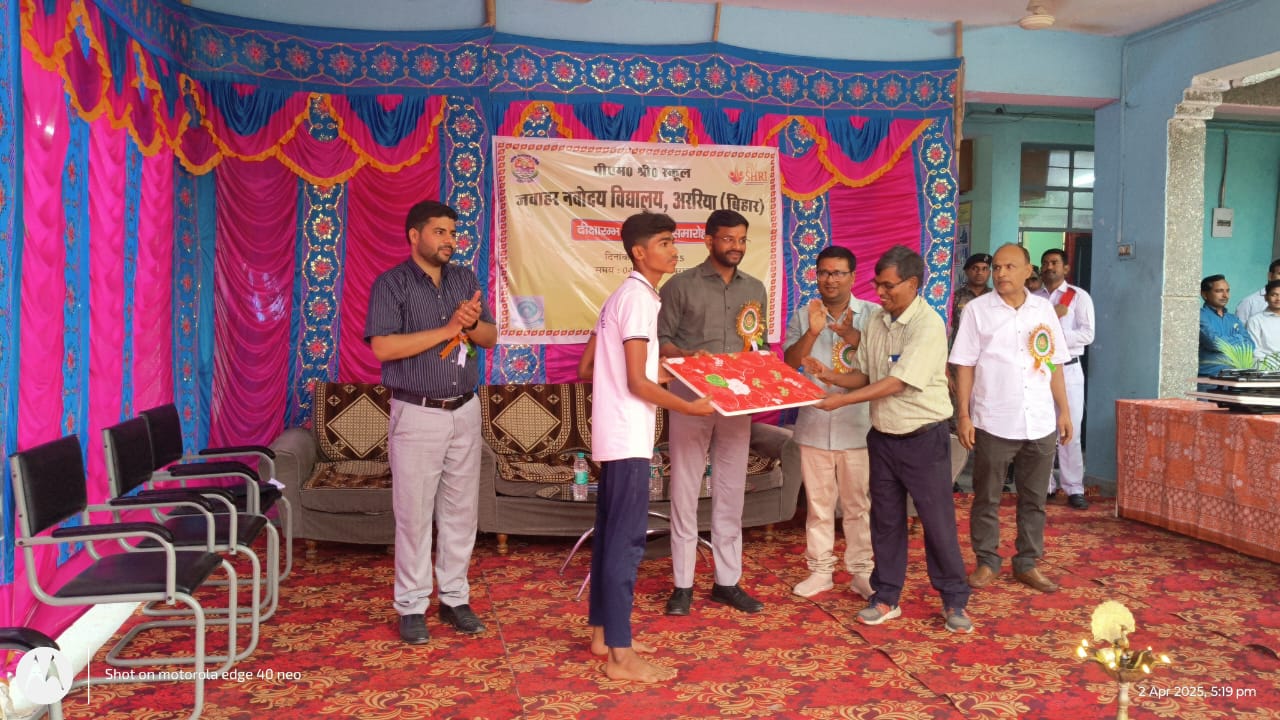 जवाहर नवोदय विद्यालय में आयोजित हुआ दीक्षांत समारोह, डीएम ने बच्चों को दिया सफलता का मूल मंत्र जवाहर नवोदय विद्यालय में आयोजित हुआ दीक्षांत समारोह, डीएम ने बच्चों को दिया सफलता का मूल मंत्र