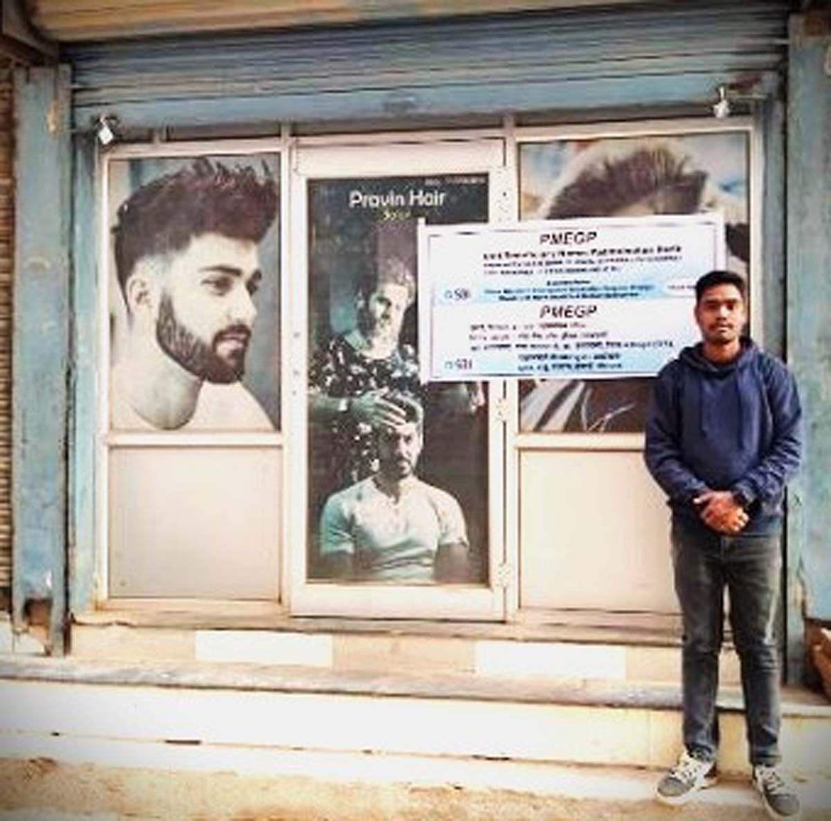 हेयर ड्रेसिंग सैलून दुकान के साथ हेयर ड्रेसिंग सैलून दुकान के साथ