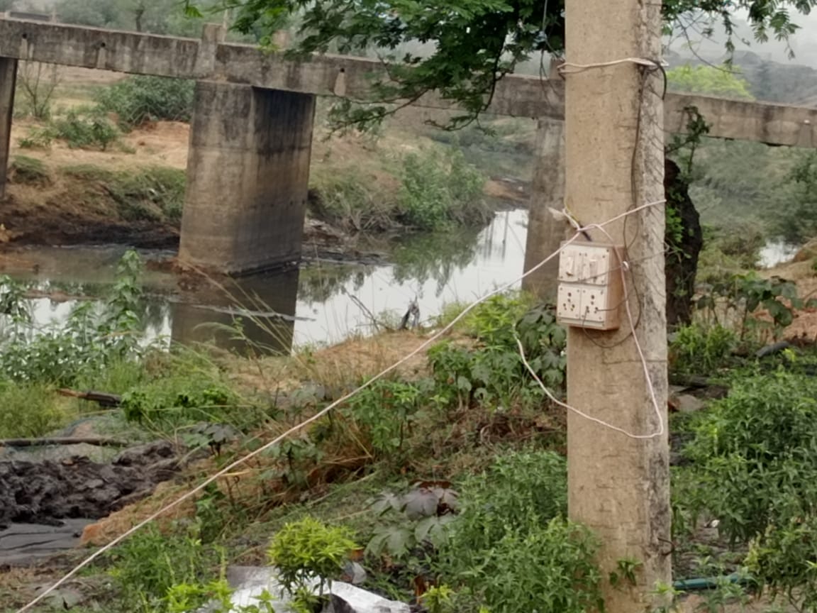 कोरबा : लीलागर नदी में करंट बिछा कर मछली मारने गया युवक, स्वयं ही करंट की चपेट में आकर, नदी में ही मौत हो गई कोरबा : लीलागर नदी में करंट बिछा कर मछली मारने गया युवक, स्वयं ही करंट की चपेट में आकर, नदी में ही मौत हो गई