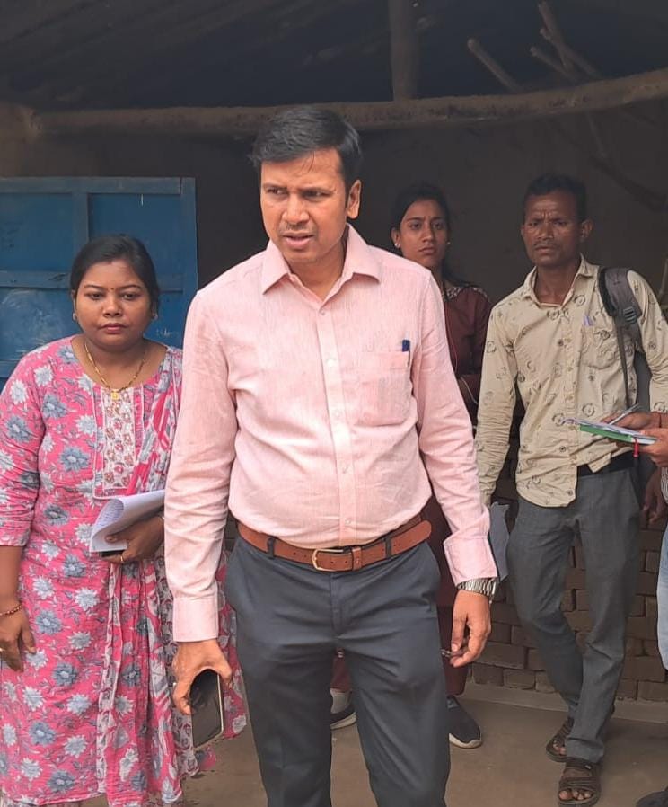 कोरबा सीईओ जिला पंचायत ने सुदूर ग्रामीण क्षेत्रों में प्रधानमंत्री आवास का किया निरीक्षण, निर्माण कार्य में तेजी लाने के दिए निर्देश कोरबा सीईओ जिला पंचायत ने सुदूर ग्रामीण क्षेत्रों में प्रधानमंत्री आवास का किया निरीक्षण, निर्माण कार्य में तेजी लाने के दिए निर्देश