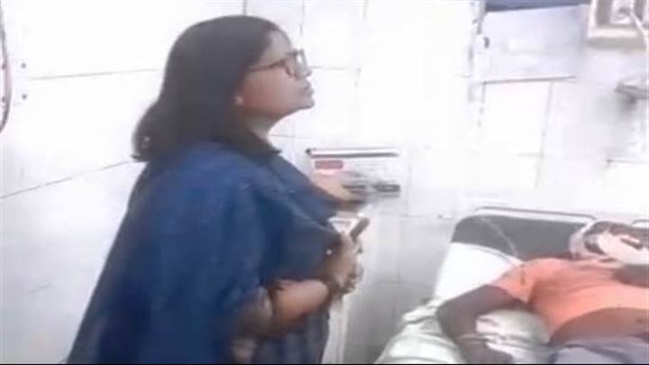 कलेक्टर ने निर्माणाधीन प्रवेश द्वार गिरने से घायल श्रमिकों का बेहतर इलाज कलेक्टर ने निर्माणाधीन प्रवेश द्वार गिरने से घायल श्रमिकों का बेहतर इलाज