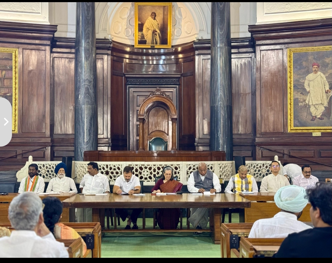 संसदीय दल की बैठक में सोनिया गांधी, मल्लिकार्जुन खड़गे संसदीय दल की बैठक में सोनिया गांधी, मल्लिकार्जुन खड़गे