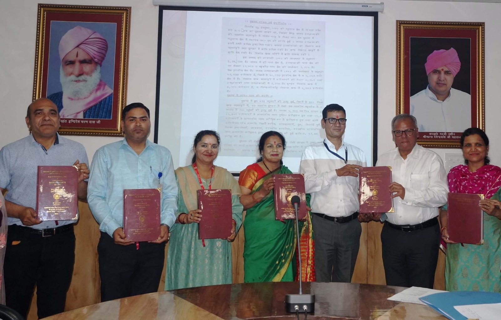 श्री गुरु राम राय विश्वविद्यालय के शोधार्थी विनोद पोखरियाल क (विद्यावारिधि) पीएचडी की उपाधि कार्यक्रम में। श्री गुरु राम राय विश्वविद्यालय के शोधार्थी विनोद पोखरियाल क (विद्यावारिधि) पीएचडी की उपाधि कार्यक्रम में।
