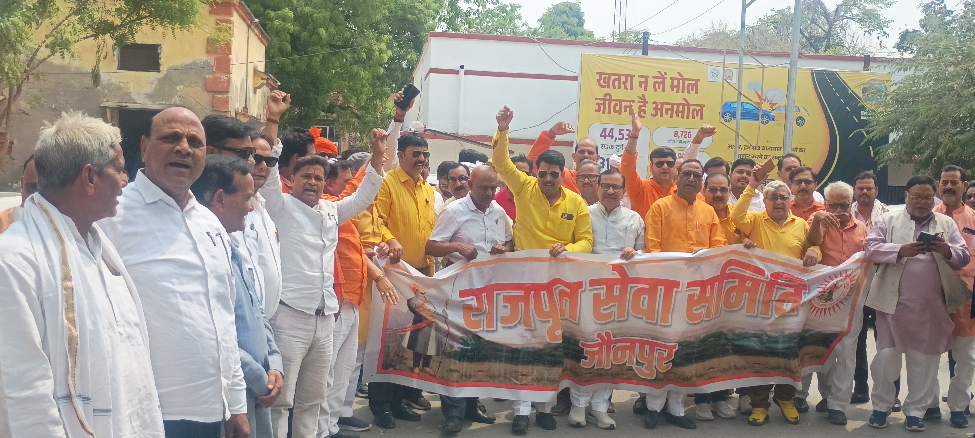 प्रदर्शन करते हुए राजपुर सेवा समिति के लोग प्रदर्शन करते हुए राजपुर सेवा समिति के लोग