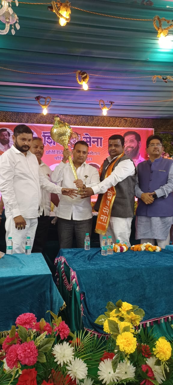 शिवसेना पश्चिमी यूपी के रोड शो व प्रतिनिधि कार्यकर्त्ता सम्मलेन में राष्ट्रीय सचिव कैप्टन अभिजीत अडसुल का स्वागत करते शिवसेना जिला प्रमुख गुड्डू सैनी। शिवसेना पश्चिमी यूपी के रोड शो व प्रतिनिधि कार्यकर्त्ता सम्मलेन में राष्ट्रीय सचिव कैप्टन अभिजीत अडसुल का स्वागत करते शिवसेना जिला प्रमुख गुड्डू सैनी।