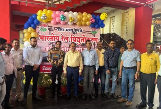 अवार्ड की खुशी अवार्ड की खुशी