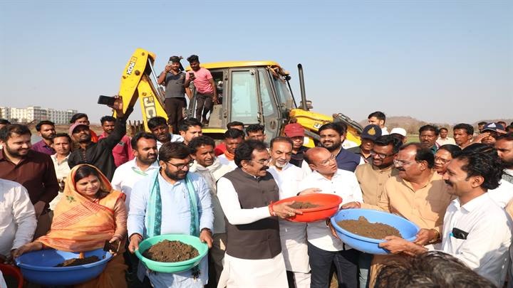 लोक निर्माण विभाग मंत्री ने हर्रई में जल गंगा संवर्धन अभियान में की सहभागिता लोक निर्माण विभाग मंत्री ने हर्रई में जल गंगा संवर्धन अभियान में की सहभागिता