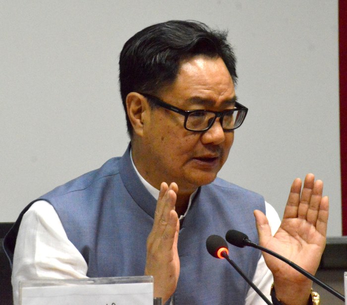 संसद भवन में शुक्रवार को बजट सत्र के कामकाज के बारे में पत्रकारों को जानकारी देते संसदीय कार्य मंत्री किरेन रिजिजू संसद भवन में शुक्रवार को बजट सत्र के कामकाज के बारे में पत्रकारों को जानकारी देते संसदीय कार्य मंत्री किरेन रिजिजू