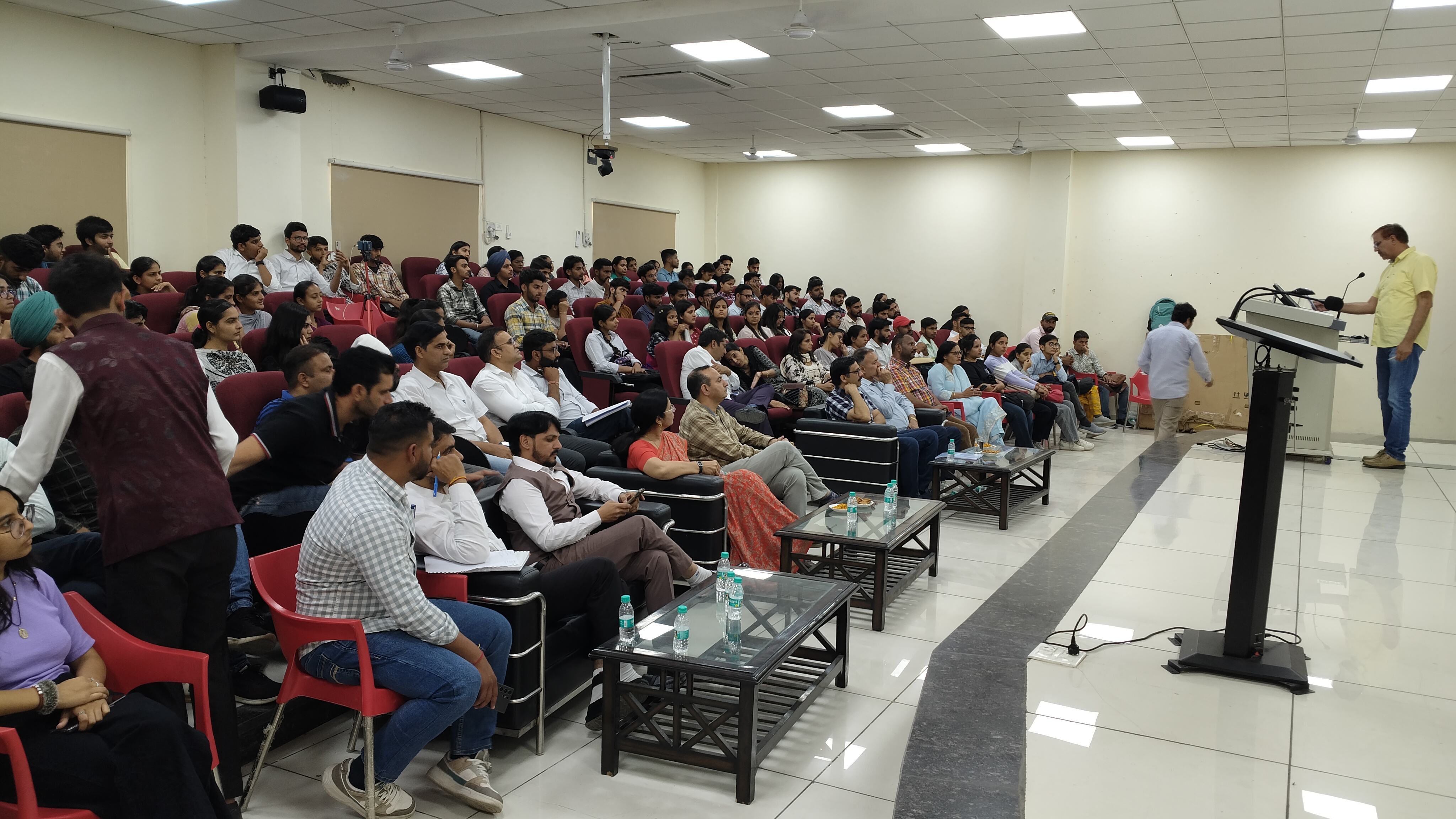 कार्यशाला को संबोधित करते प्रो. विक्रम सिंह। कार्यशाला को संबोधित करते प्रो. विक्रम सिंह।