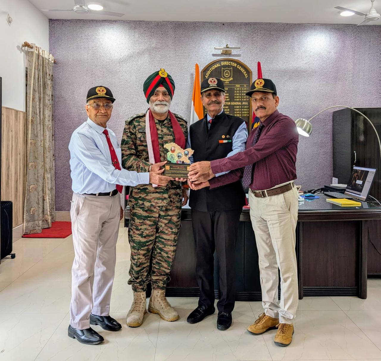 जेकेईएसएल प्रतिनिधिमंडल ने एडीजी एनसीसी से मुलाकात की, युवाओं की भागीदारी और देशभक्ति कार्यक्रमों के लिए अधिक सहयोग की मांग की जेकेईएसएल प्रतिनिधिमंडल ने एडीजी एनसीसी से मुलाकात की, युवाओं की भागीदारी और देशभक्ति कार्यक्रमों के लिए अधिक सहयोग की मांग की