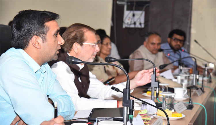 सोनीपत: लघु सचिवालय में जिला स्तरीय अधिकारियों की बैठक में पर्यटन मंत्री डॉ. अरविंद शर्मा सोनीपत: लघु सचिवालय में जिला स्तरीय अधिकारियों की बैठक में पर्यटन मंत्री डॉ. अरविंद शर्मा