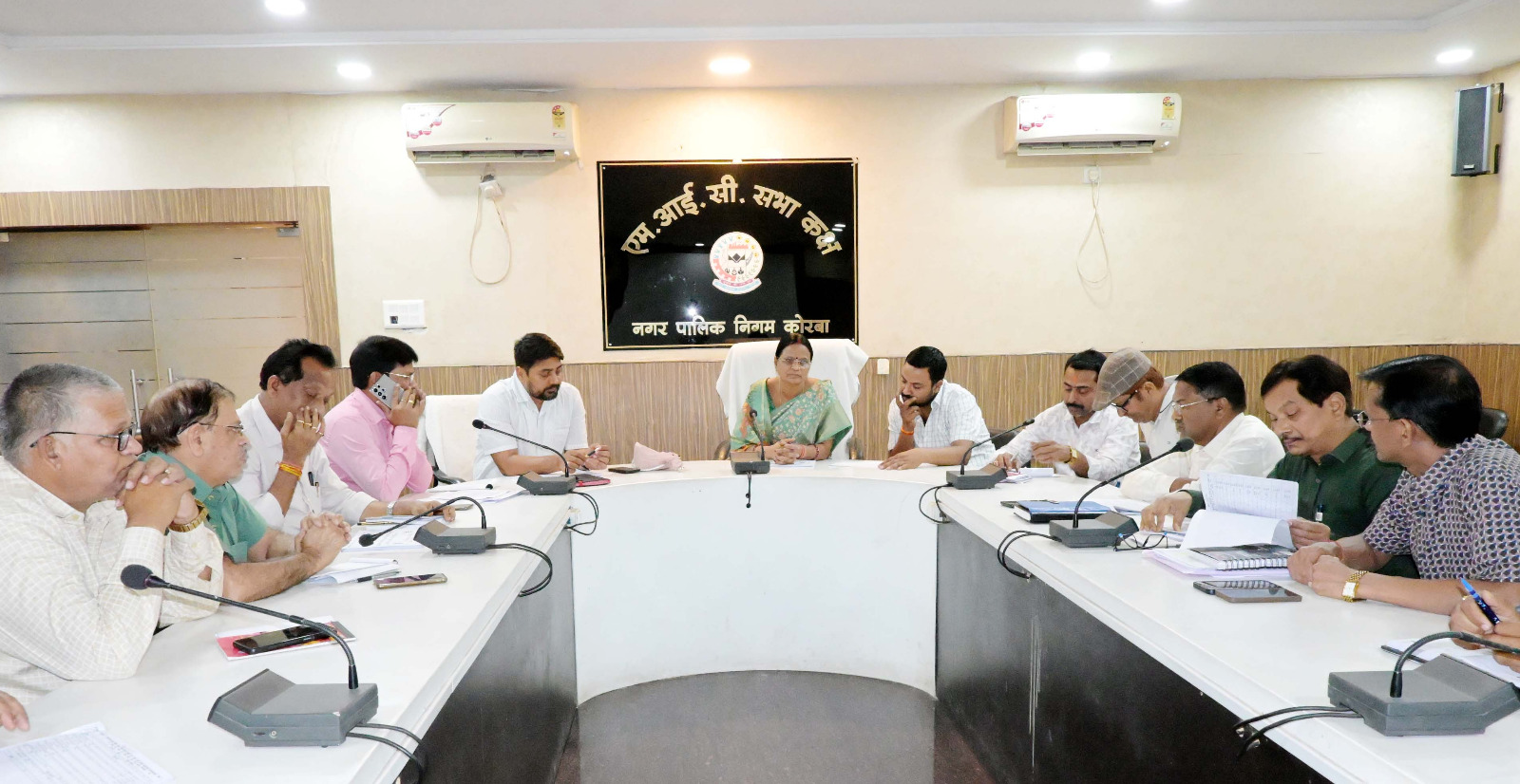 कोरबा : नागरिकों व जनप्रतिनिधियों की आकांक्षाओं के अनुरूप विकास कार्ये को दें गति व दिशा - महापौर कोरबा : नागरिकों व जनप्रतिनिधियों की आकांक्षाओं के अनुरूप विकास कार्ये को दें गति व दिशा - महापौर