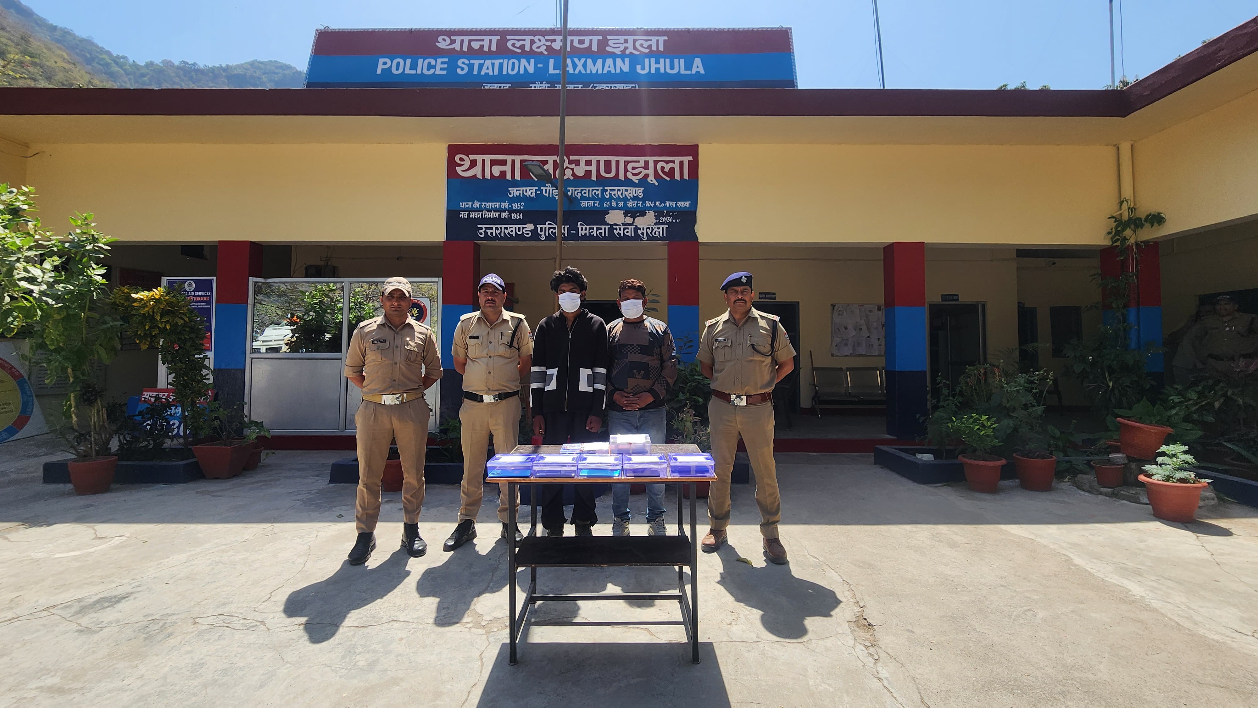 पुलिस ने दो शातिर टप्पेबाजों को किया गिरफ्तार पुलिस ने दो शातिर टप्पेबाजों को किया गिरफ्तार