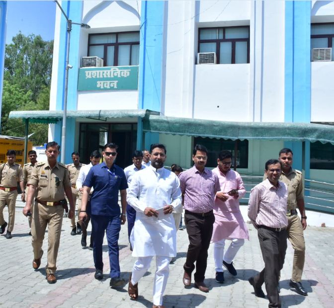 हज हाउस का निरीक्षण करते राज्यमंत्री दानिस आजाद अंसारी हज हाउस का निरीक्षण करते राज्यमंत्री दानिस आजाद अंसारी