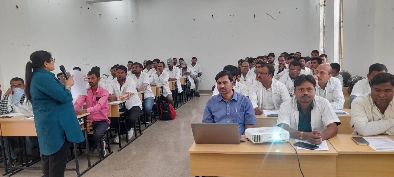 प्रशिक्षण देते चिकित्सक प्रशिक्षण देते चिकित्सक