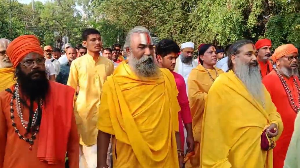 जबलपुर : भगवान राम पर टिप्पणी पर संत समाज हुआ उद्धेलित जबलपुर : भगवान राम पर टिप्पणी पर संत समाज हुआ उद्धेलित