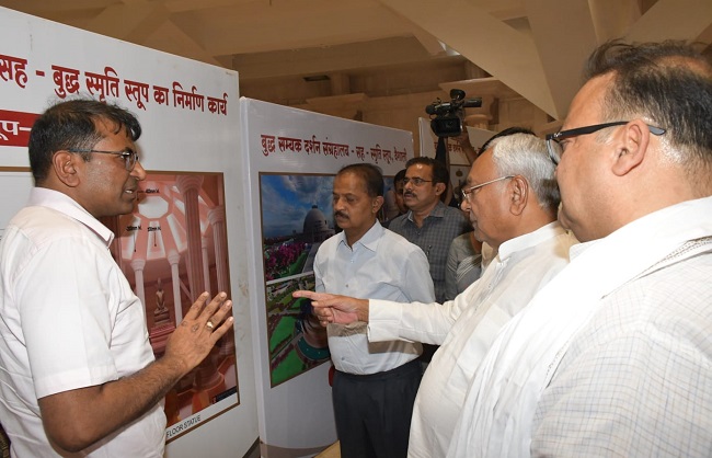 मुख्यमंत्री बुद्ध सम्यक स्तूप निर्माण के निरीक्षण के क्रम में वैशाली में मुख्यमंत्री बुद्ध सम्यक स्तूप निर्माण के निरीक्षण के क्रम में वैशाली में