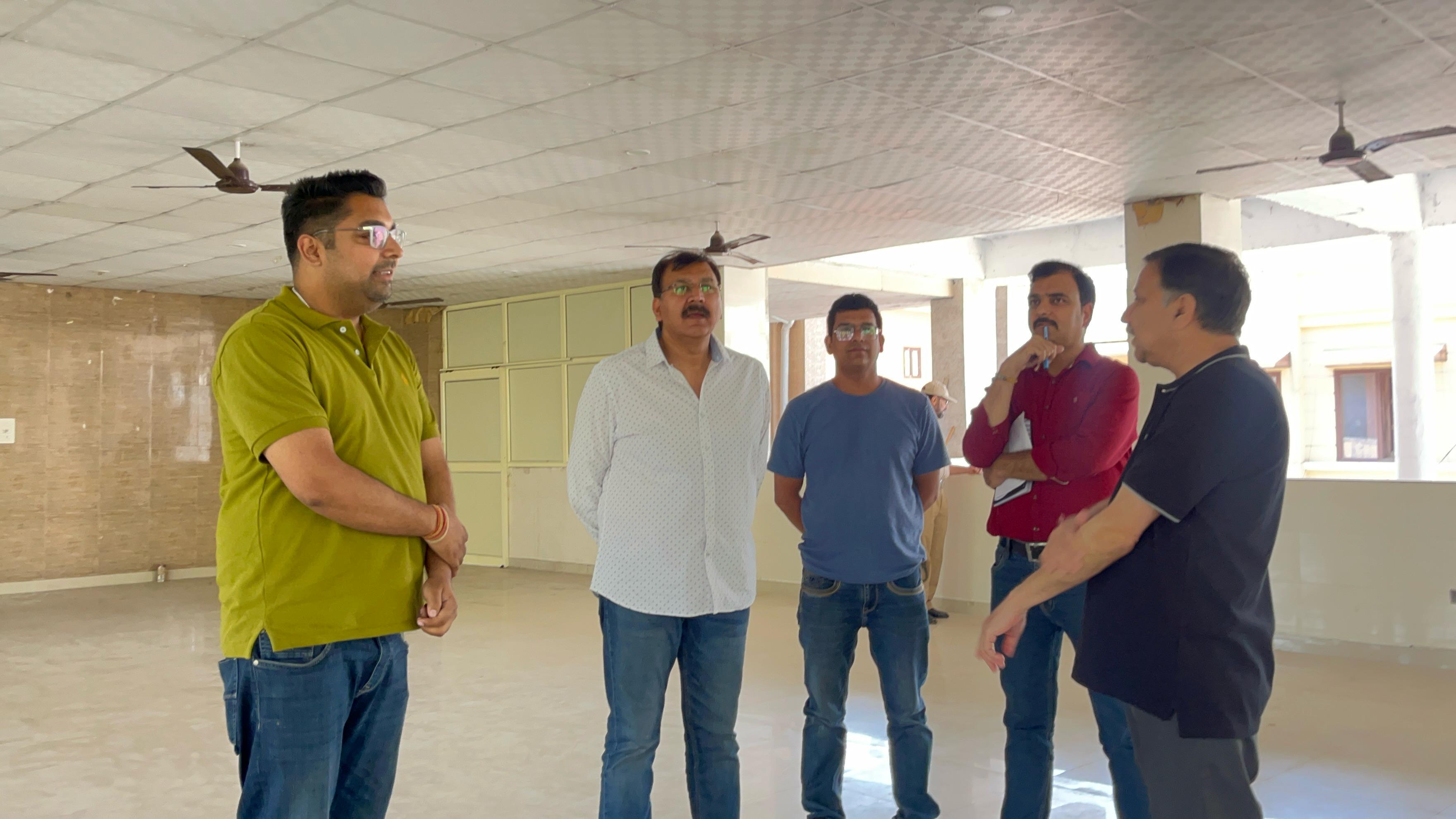 विधायक अरविंद ने कोटली कॉलोनी में विकास कार्यों की समीक्षा की विधायक अरविंद ने कोटली कॉलोनी में विकास कार्यों की समीक्षा की