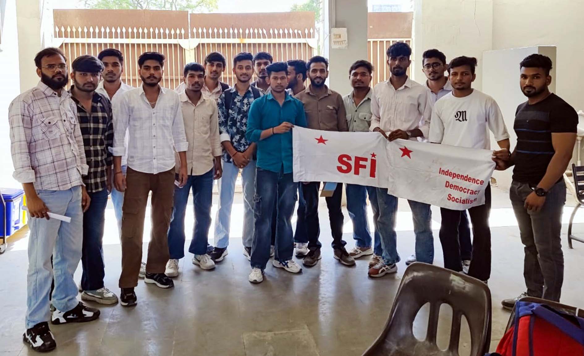 डीएन कॉलेज में एसएफआई इकाई का गठन करते छात्र नेता। डीएन कॉलेज में एसएफआई इकाई का गठन करते छात्र नेता।