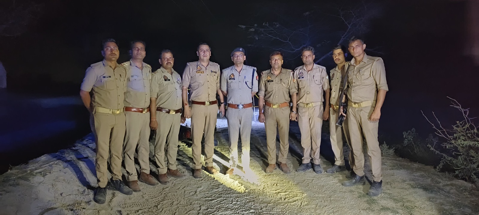 मौके पर मौजूद पुलिस टीम मौके पर मौजूद पुलिस टीम