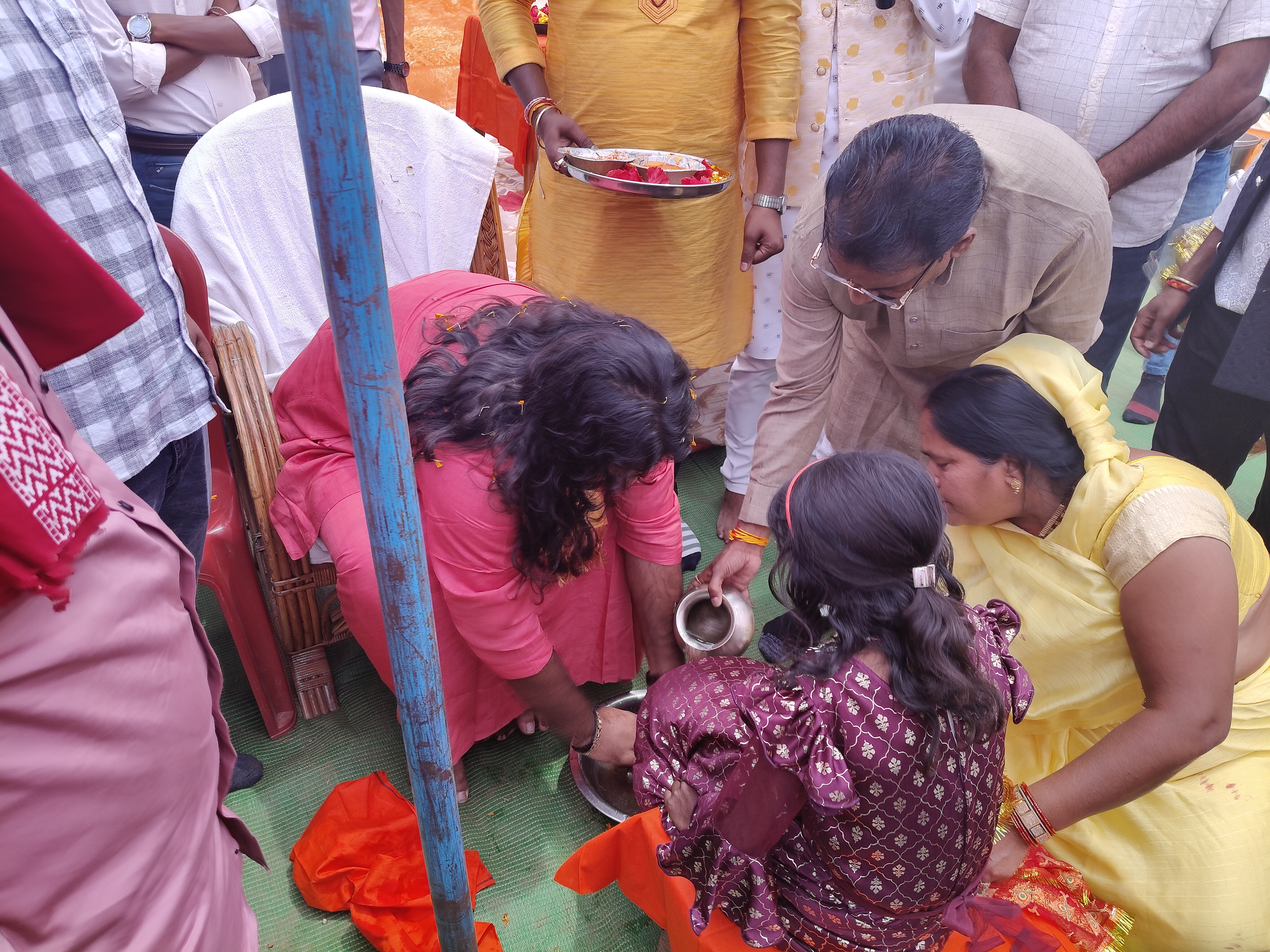 कन्या पूजन। कन्या पूजन।