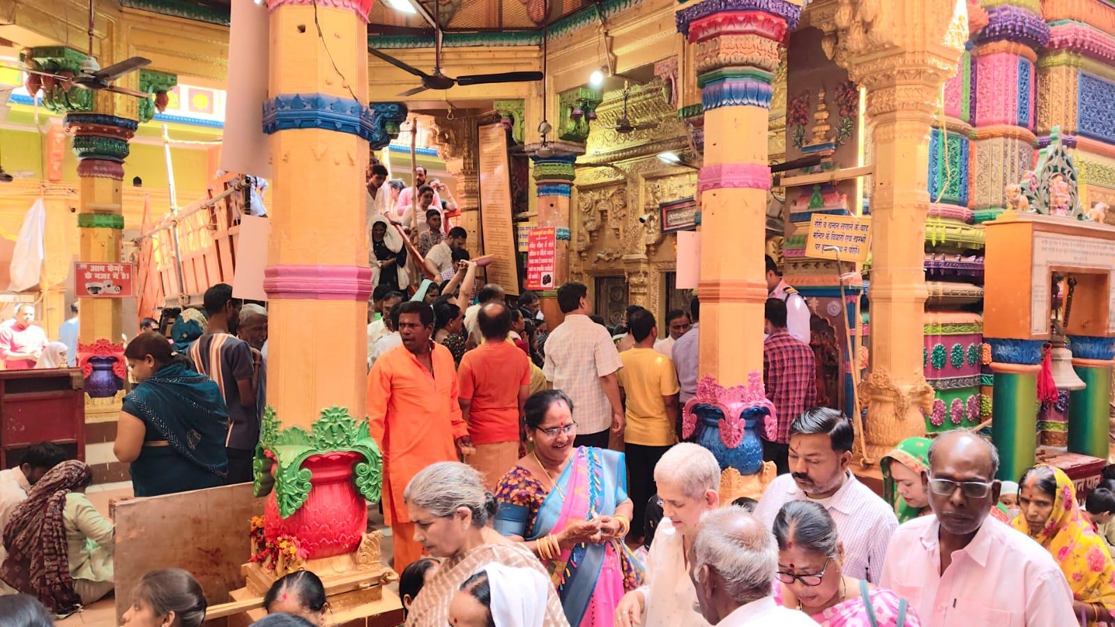 महागौरी मां अन्नपूर्णा के दरबार में श्रद्धालु महागौरी मां अन्नपूर्णा के दरबार में श्रद्धालु