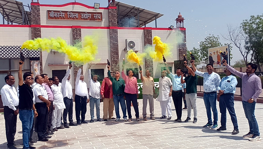 बीकानेर में ड्राईपोर्ट स्थापना की ख़ुशी में उद्योगपतियों ने मनाई दीपावली-होली बीकानेर में ड्राईपोर्ट स्थापना की ख़ुशी में उद्योगपतियों ने मनाई दीपावली-होली