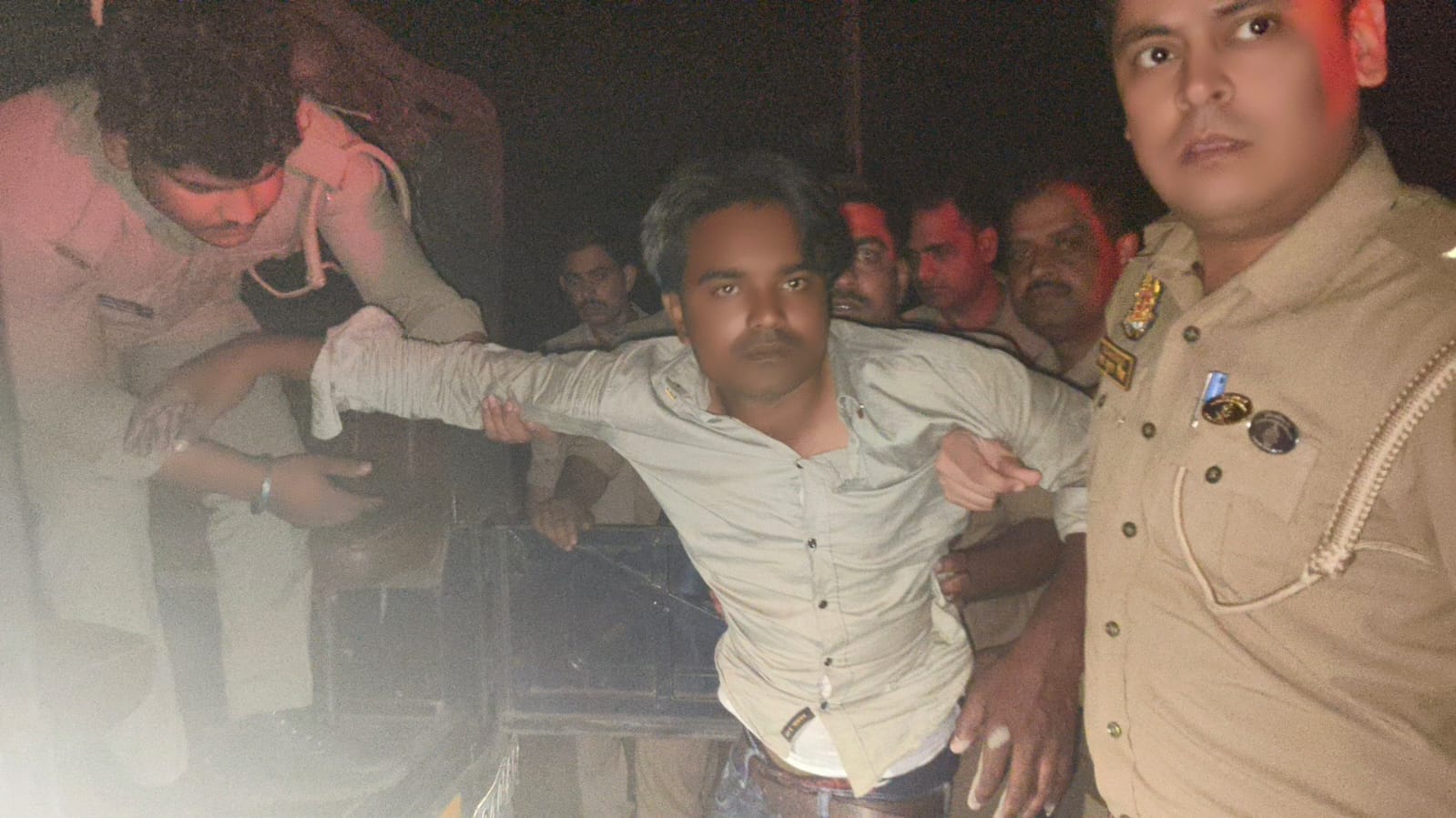 गिरफ्तार अभियुक्त गिरफ्तार अभियुक्त