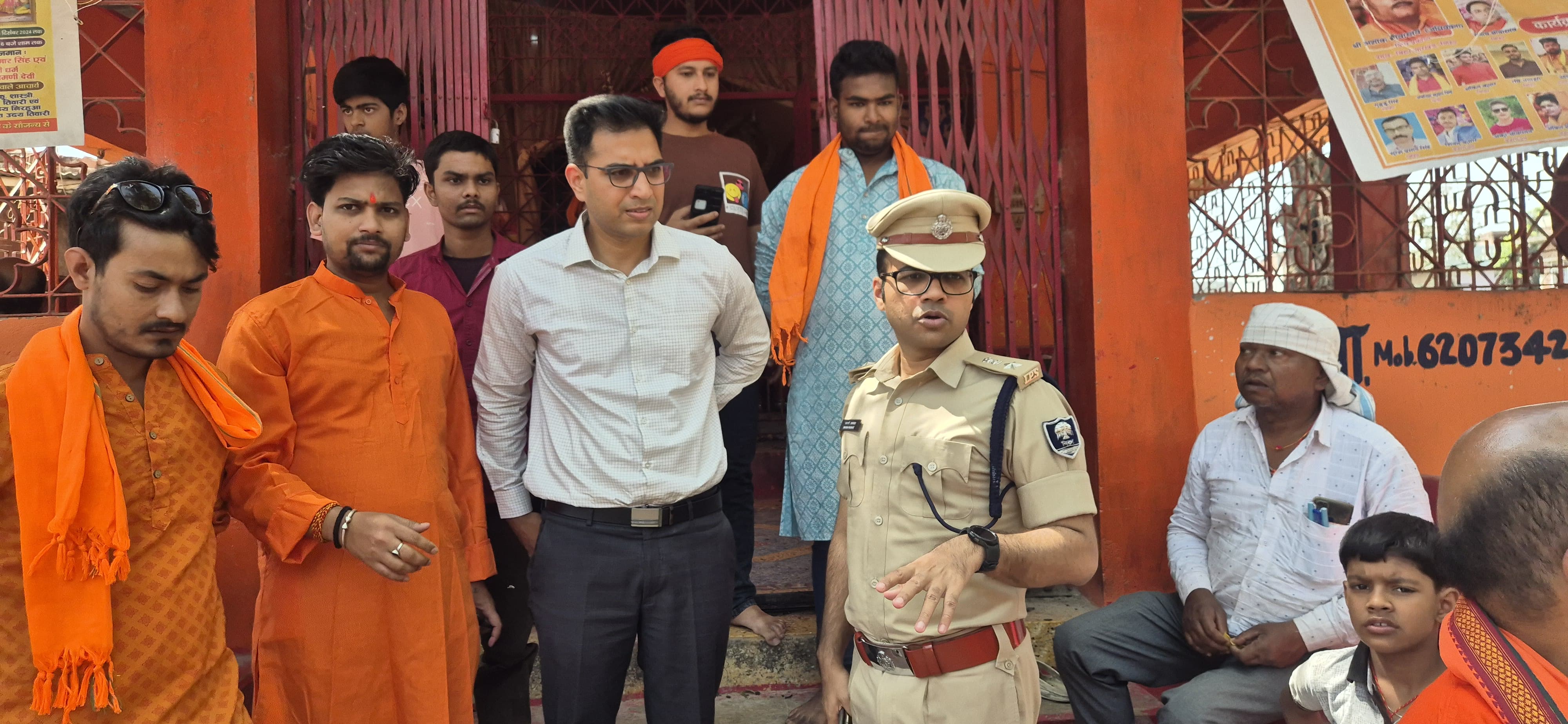 हनुमानगढी में रामनवमी की तैयारी का जायजा लेते डीएम व एसपी हनुमानगढी में रामनवमी की तैयारी का जायजा लेते डीएम व एसपी