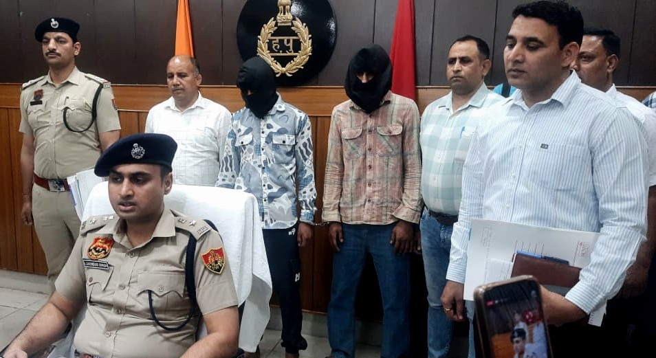 पानीपत आर्यन मर्डर केस में गिरफ्तार आरोपियों के साथ पुलिस अधीक्षक लोकेंद्र सिंह व टीम